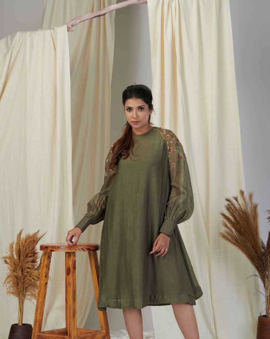 DRESS IN OLIVE GREEN SHADE