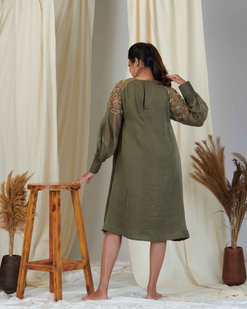 DRESS IN OLIVE GREEN SHADE